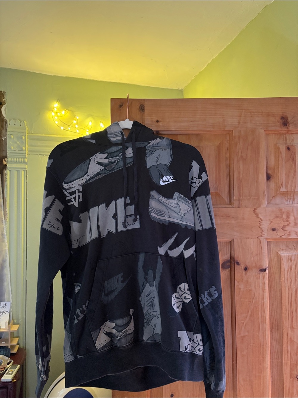 Nike Black & Gray Sneaker Graphic Pullover Hoodie